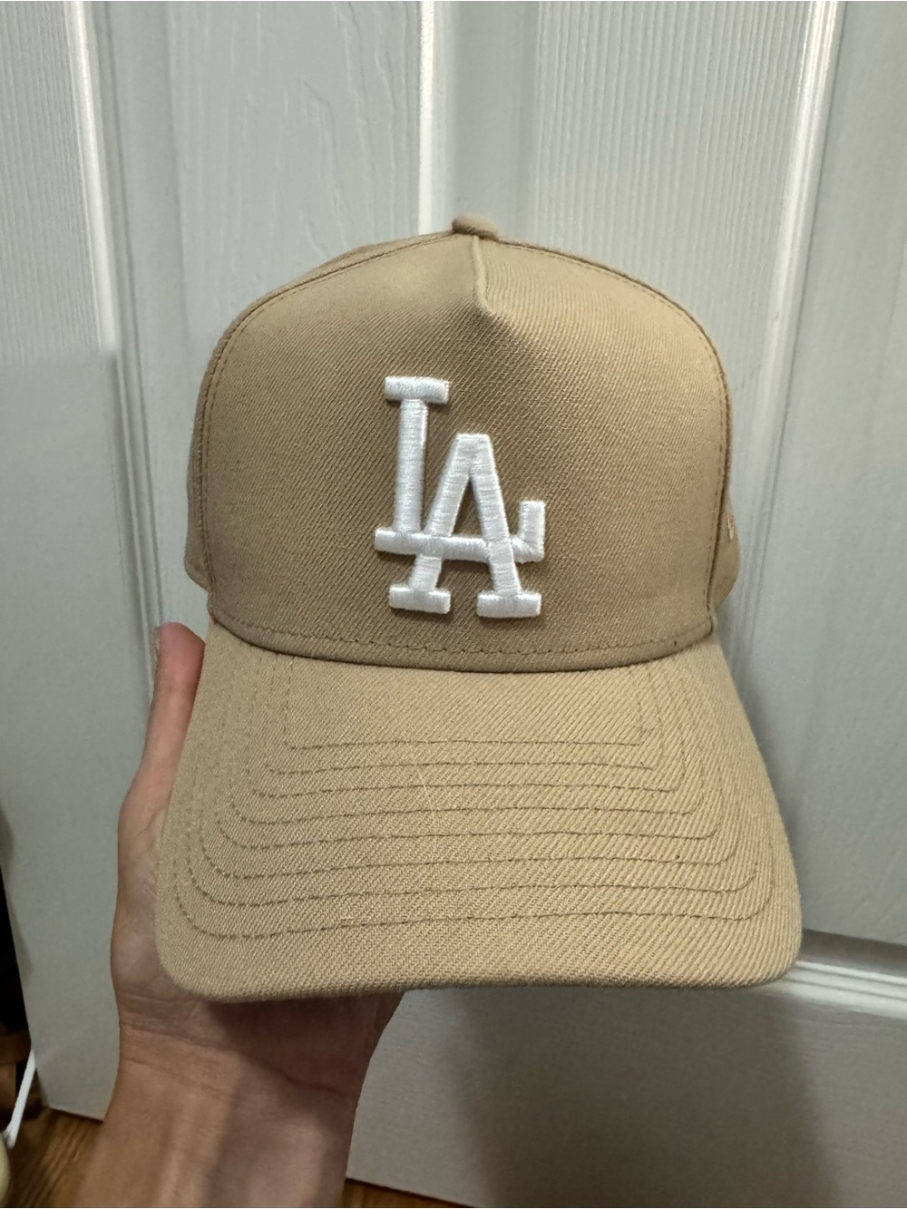 Source Unknown Tan LA Logo Baseball Cap with White Embroidery - Picture 1 of 3